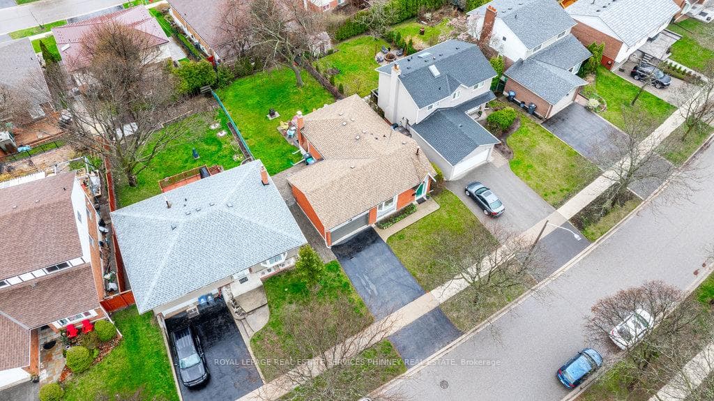 2817 Constable Road photo 2