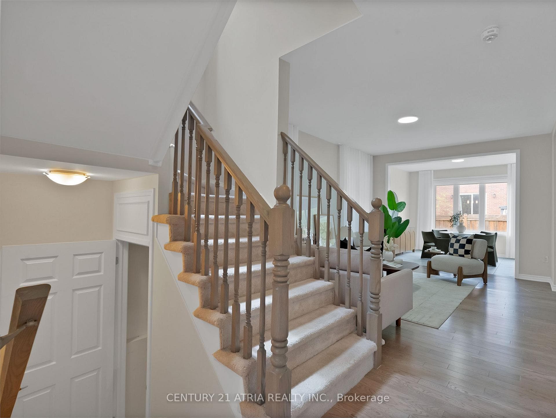 33 Stillwater Crescent photo 8