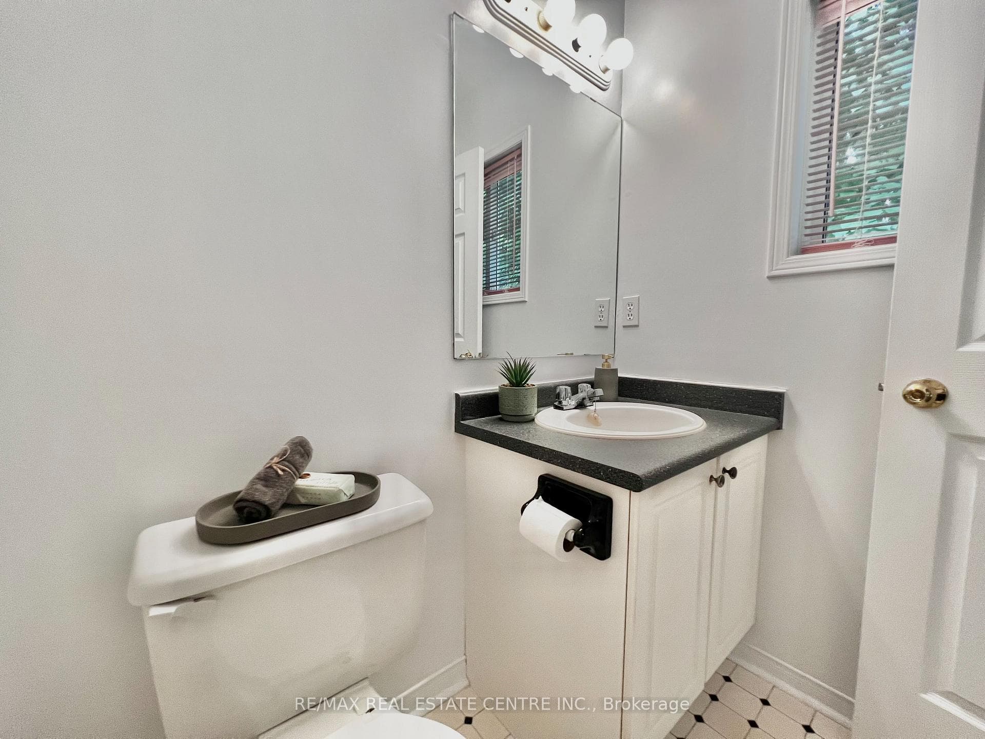 568 Park Avenue photo 19