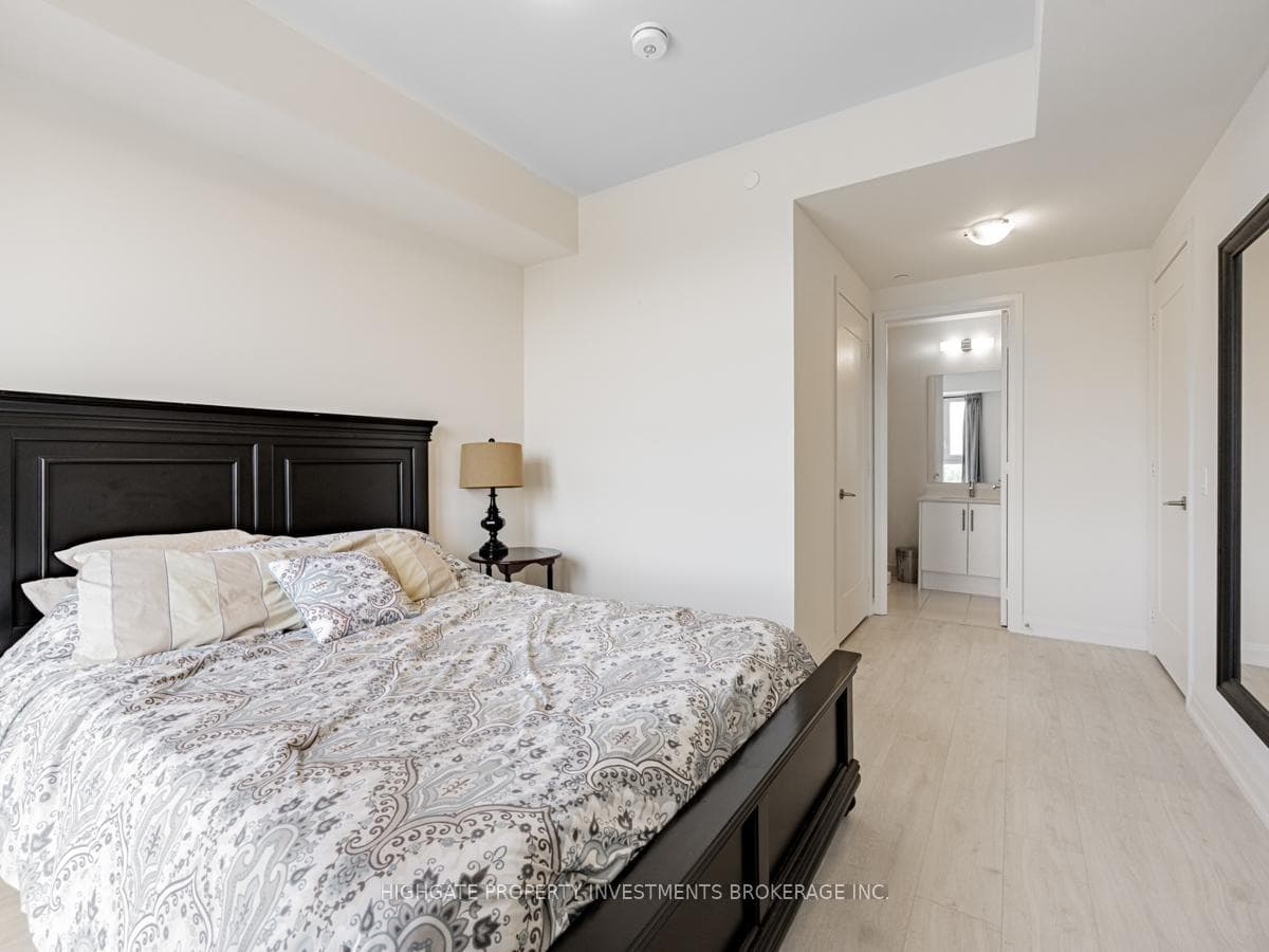 509 Dundas Street Unit 403 photo 20