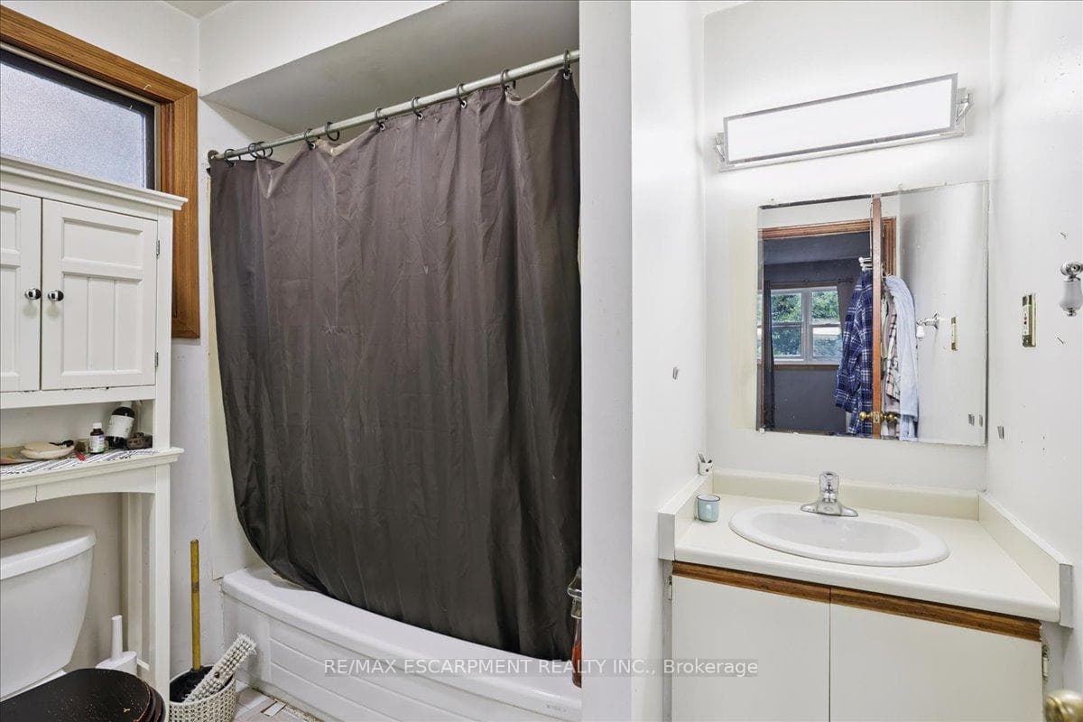 1582 Riley Avenue photo 16