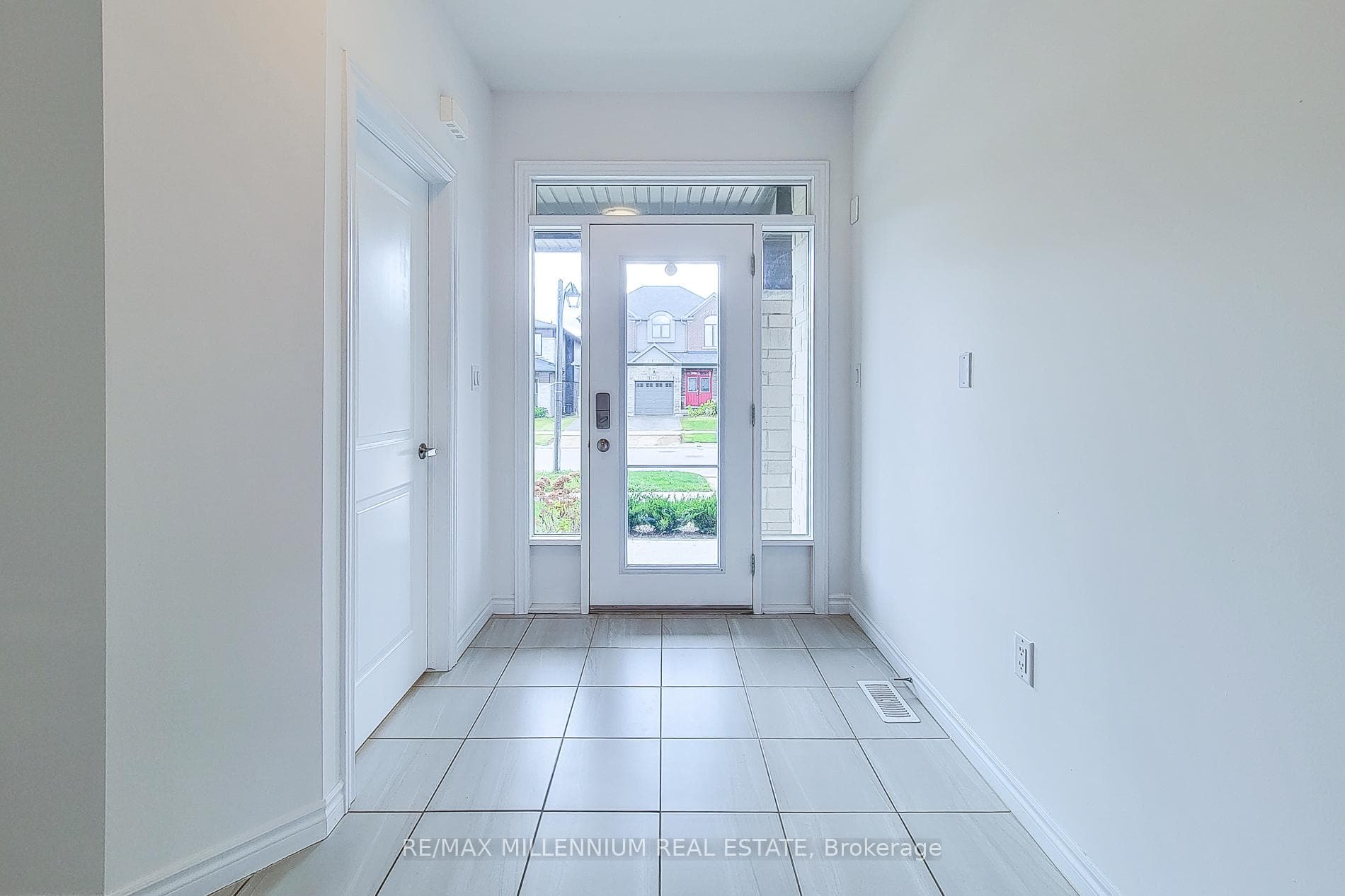 44 WHITTON Drive photo 4