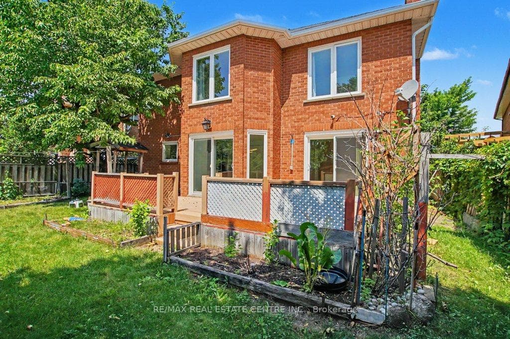68 Moorehead Crescent photo 43