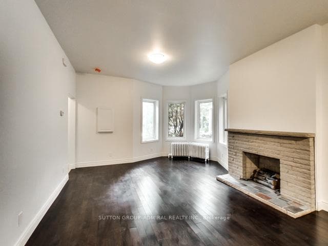 34 Hewitt--Main Floor Avenue photo 5