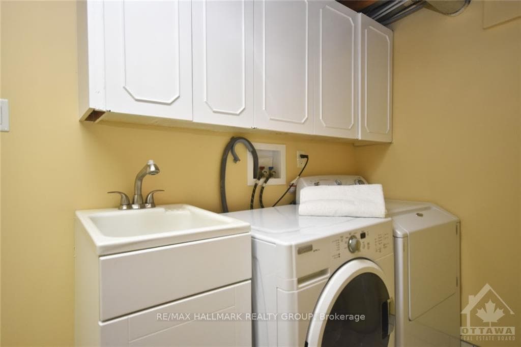 1922 OAKDEAN Crescent photo 15