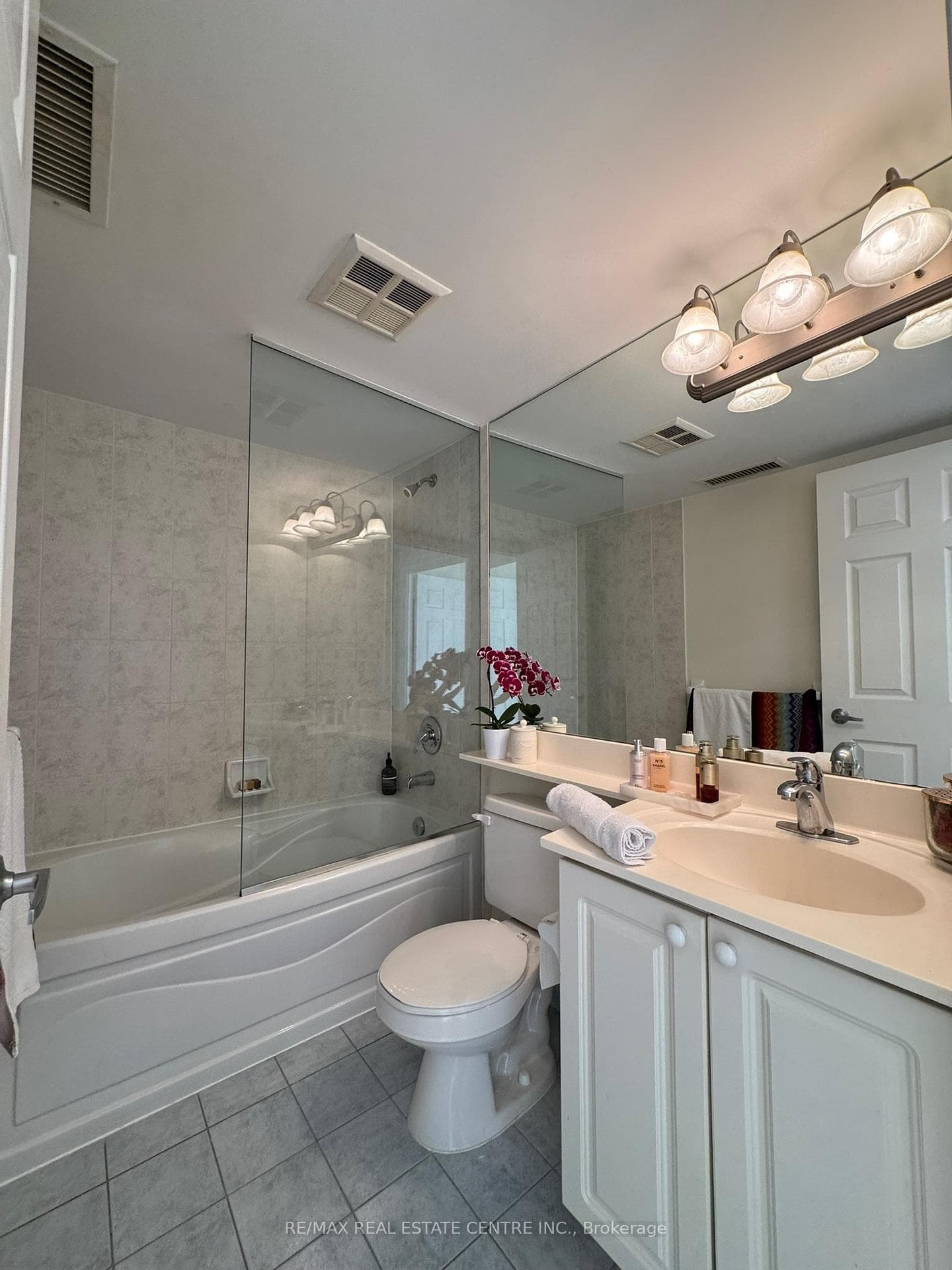 3888 Duke Of York Blvd Boulevard Unit 834 photo 16