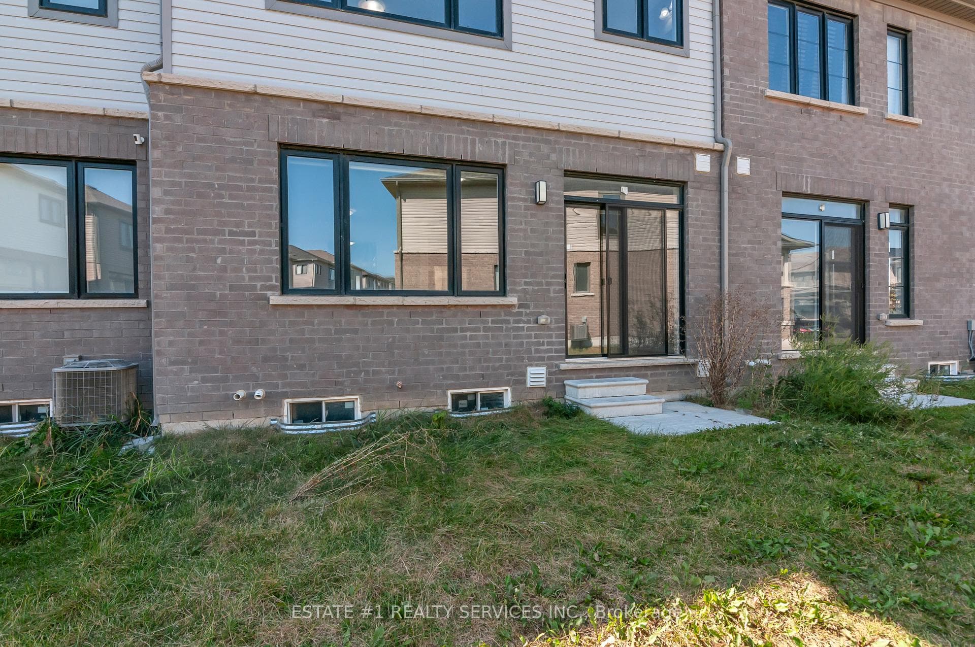 163 Freedom Crescent photo 35
