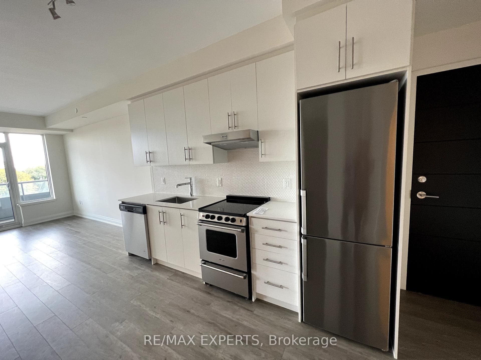 212 King William Street Unit 602 photo 2