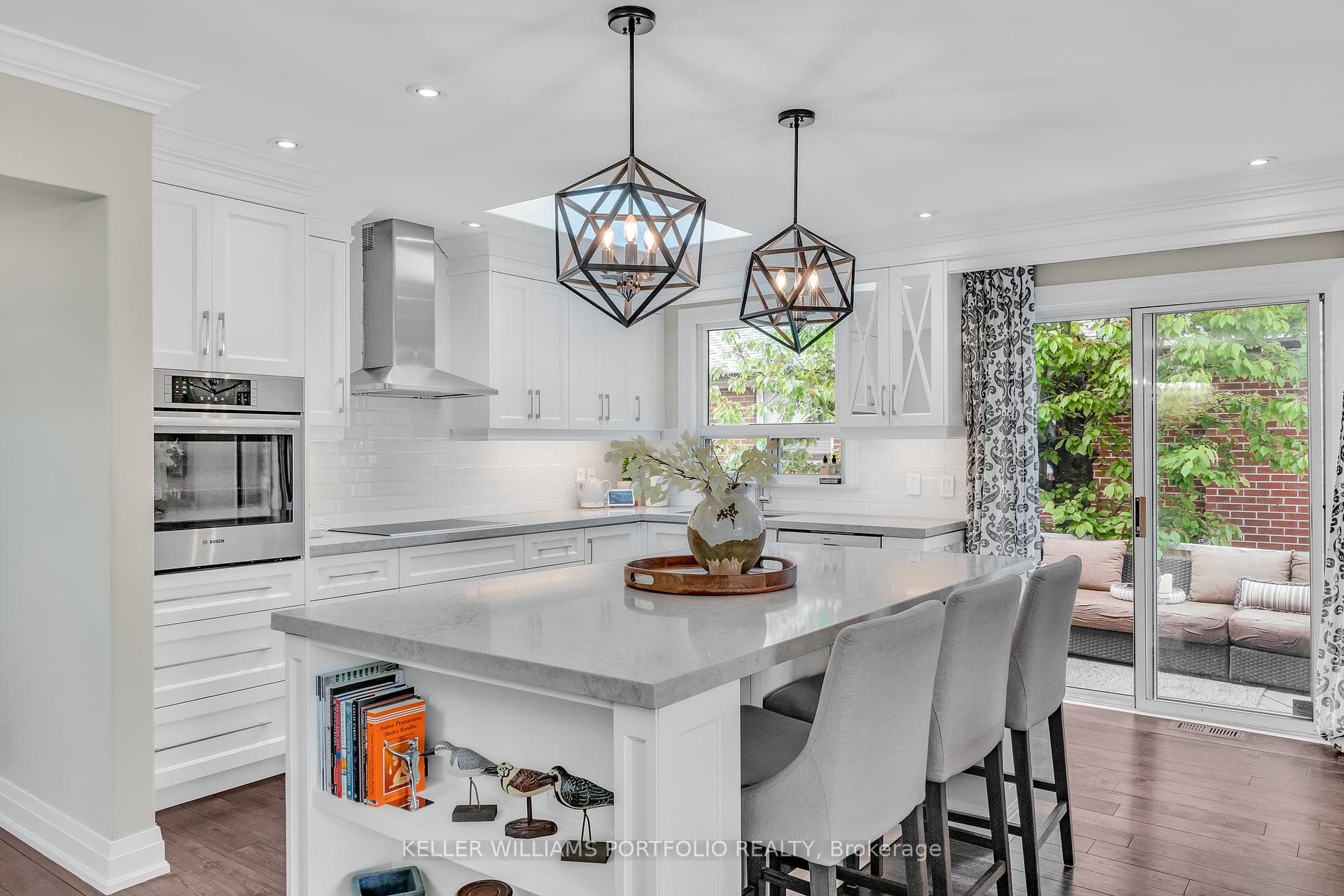 Gourmet Kitchen - LG quartz counters, 4'x7' island