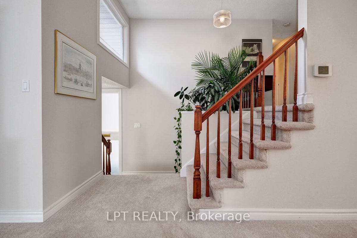 1772 Dunkirk Crescent photo 5