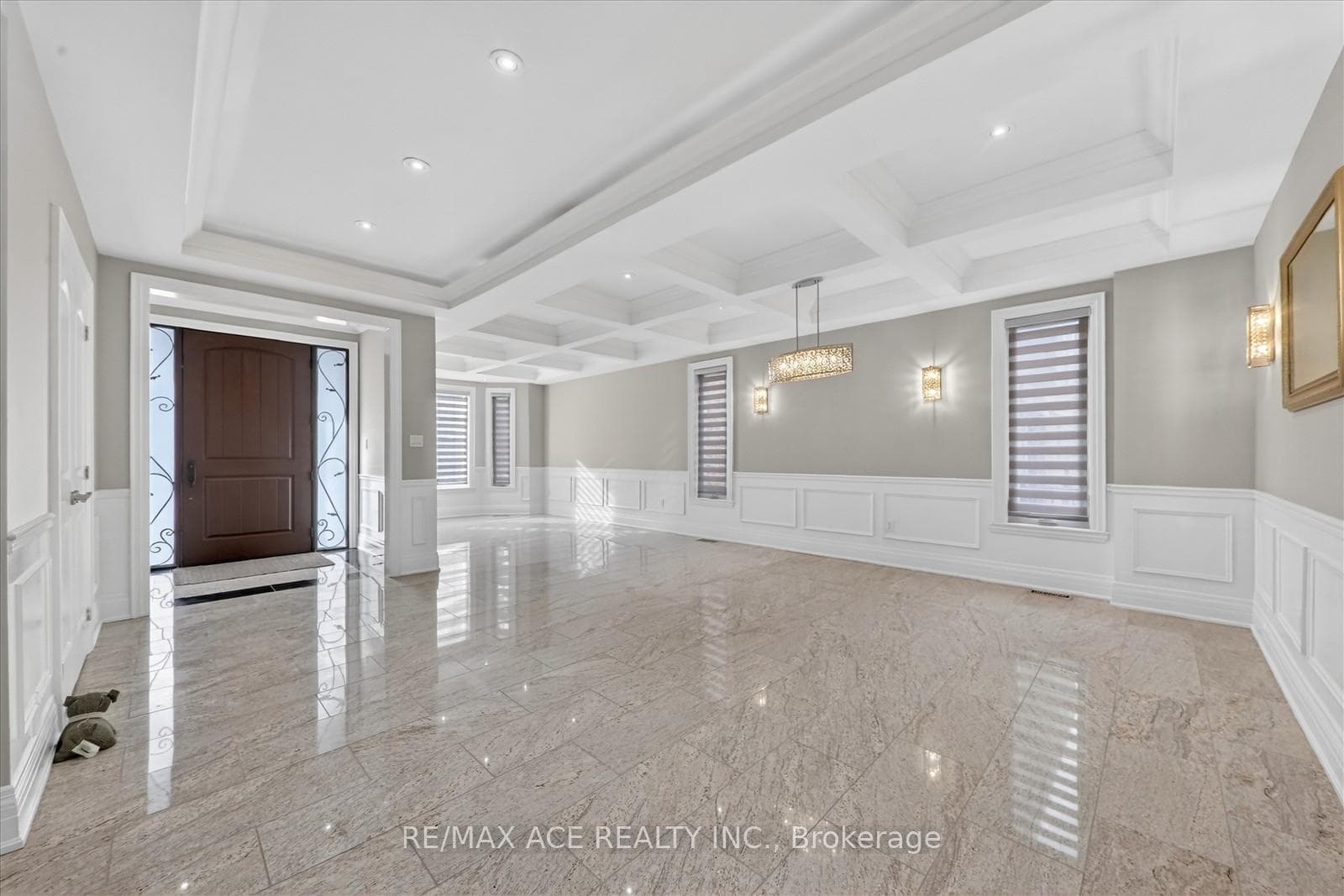 90 Colonial Avenue Unit Main photo 6