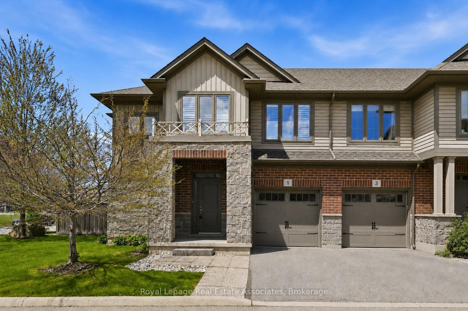 1 Southshore Crescent photo 1