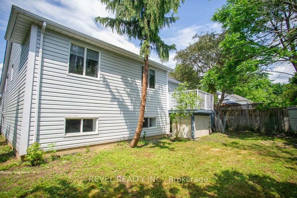 61 Leslie Avenue photo 37