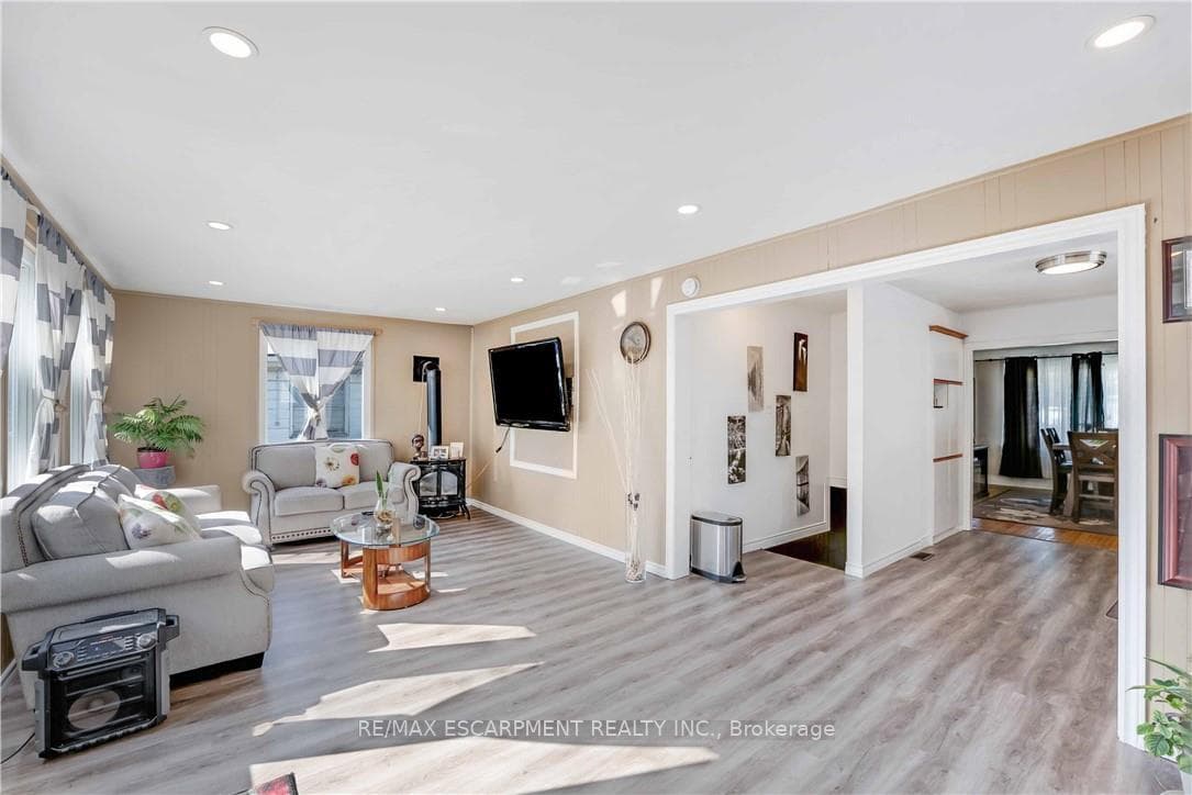 111 East 25th Street photo 16