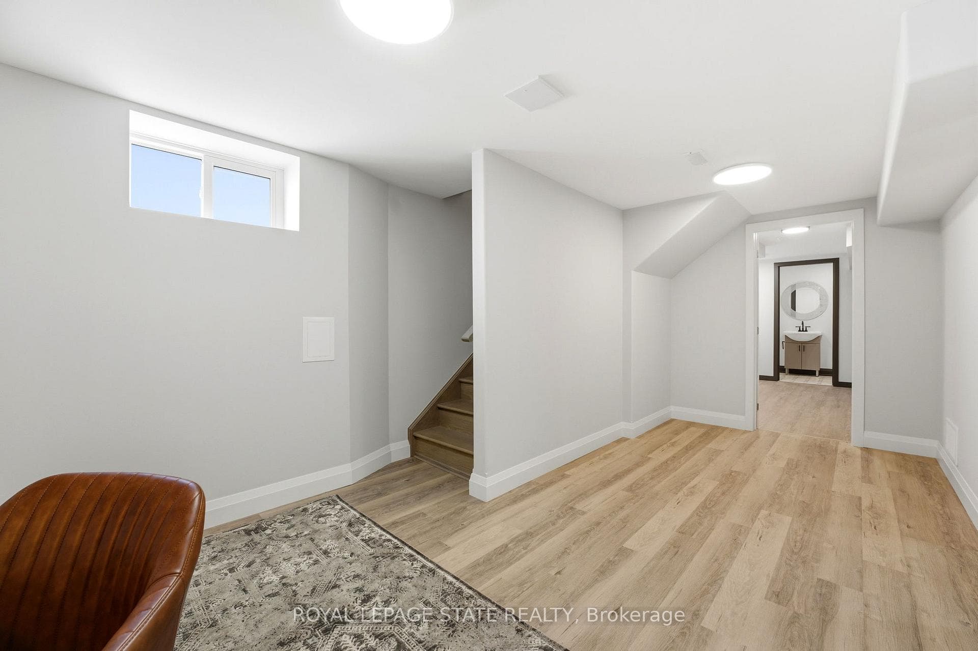 957 Queensdale Avenue photo 18