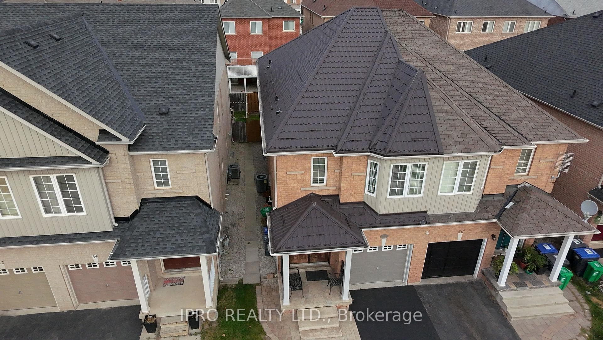 56 Fandango Drive photo 2