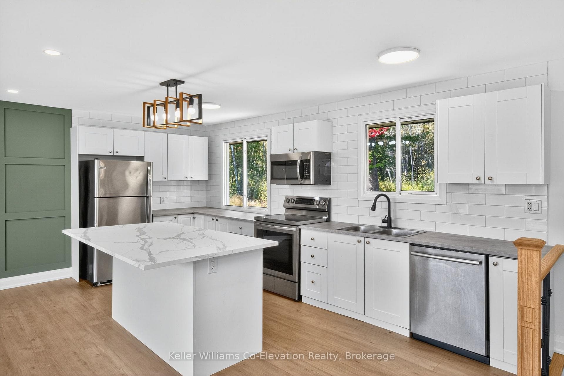556 Champlain Road photo 5