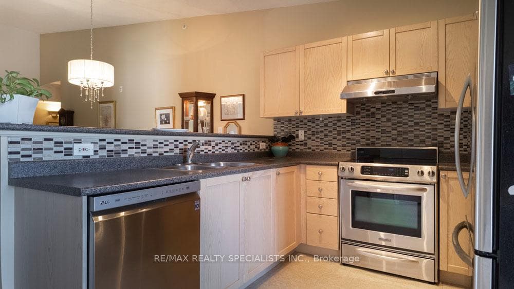 2055 Appleby Line Unit 410 photo 8