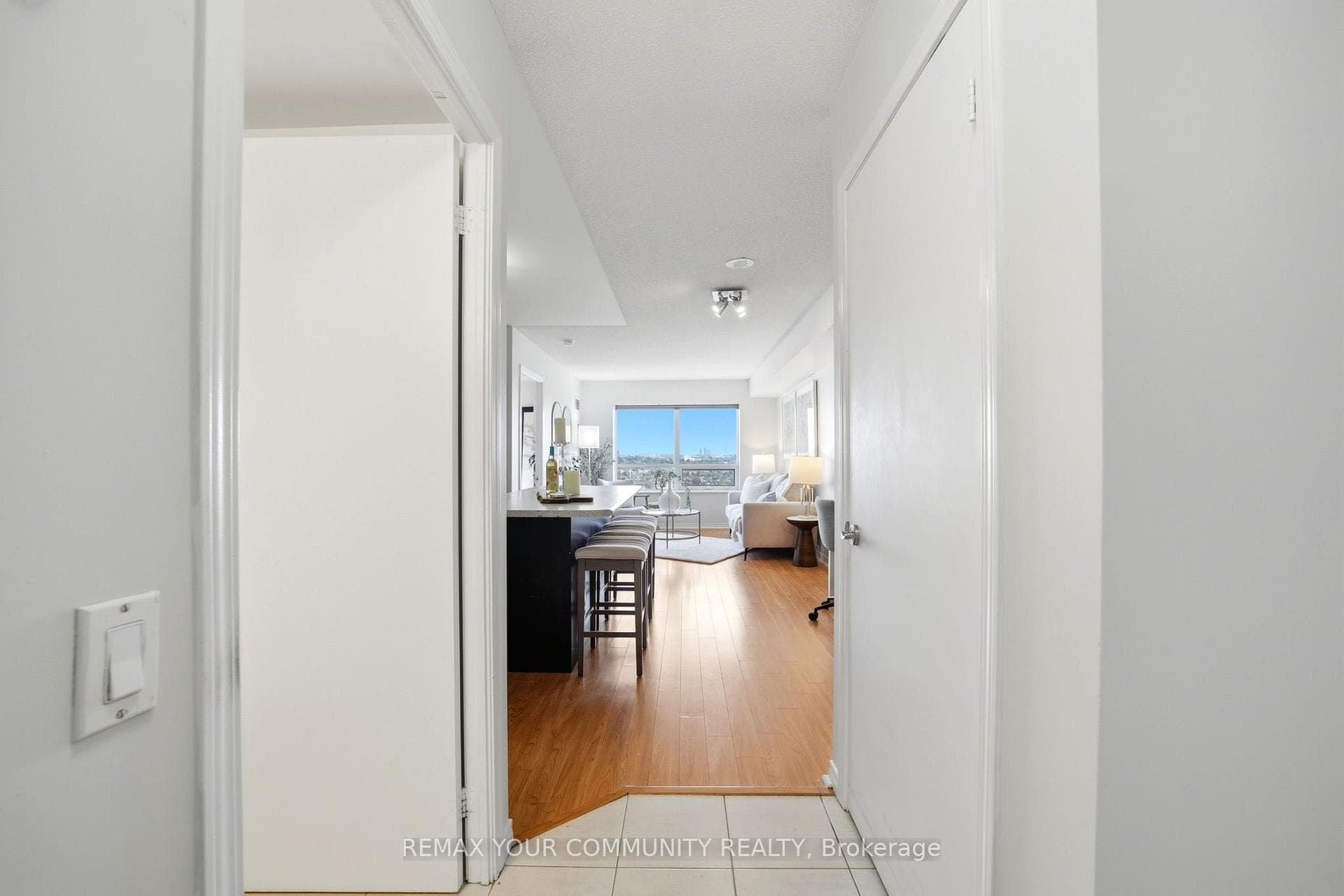 60 Heintzman Street Unit 2102 photo 17