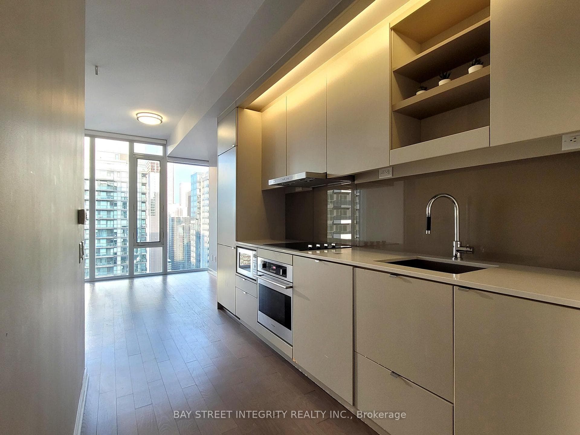 101 Peter Street Unit 3705 photo 4