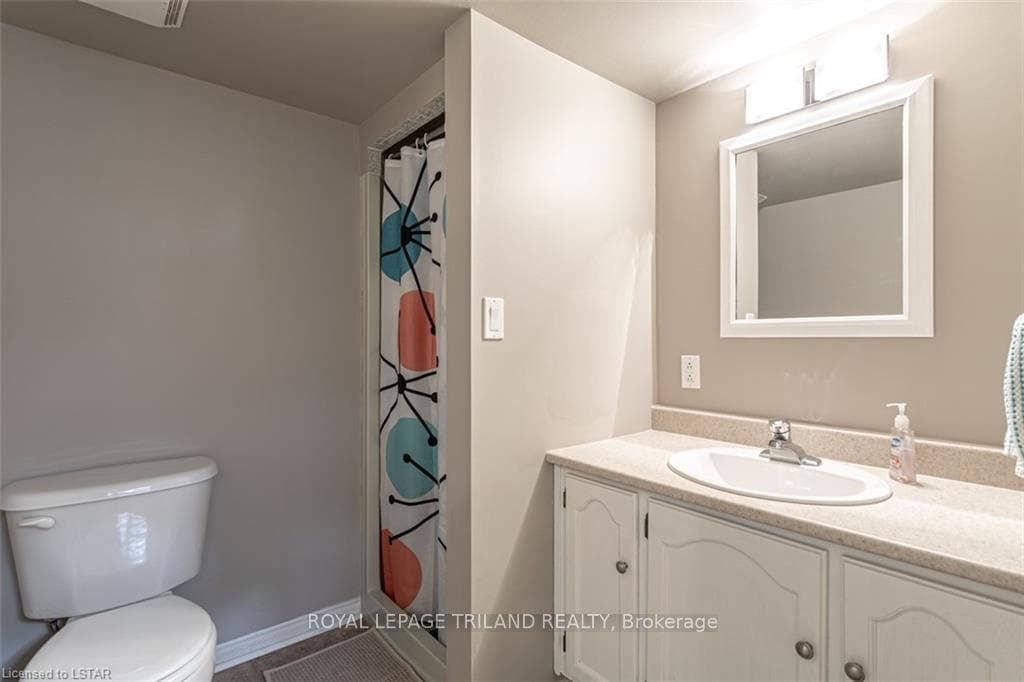 380 Griffith Street photo 20