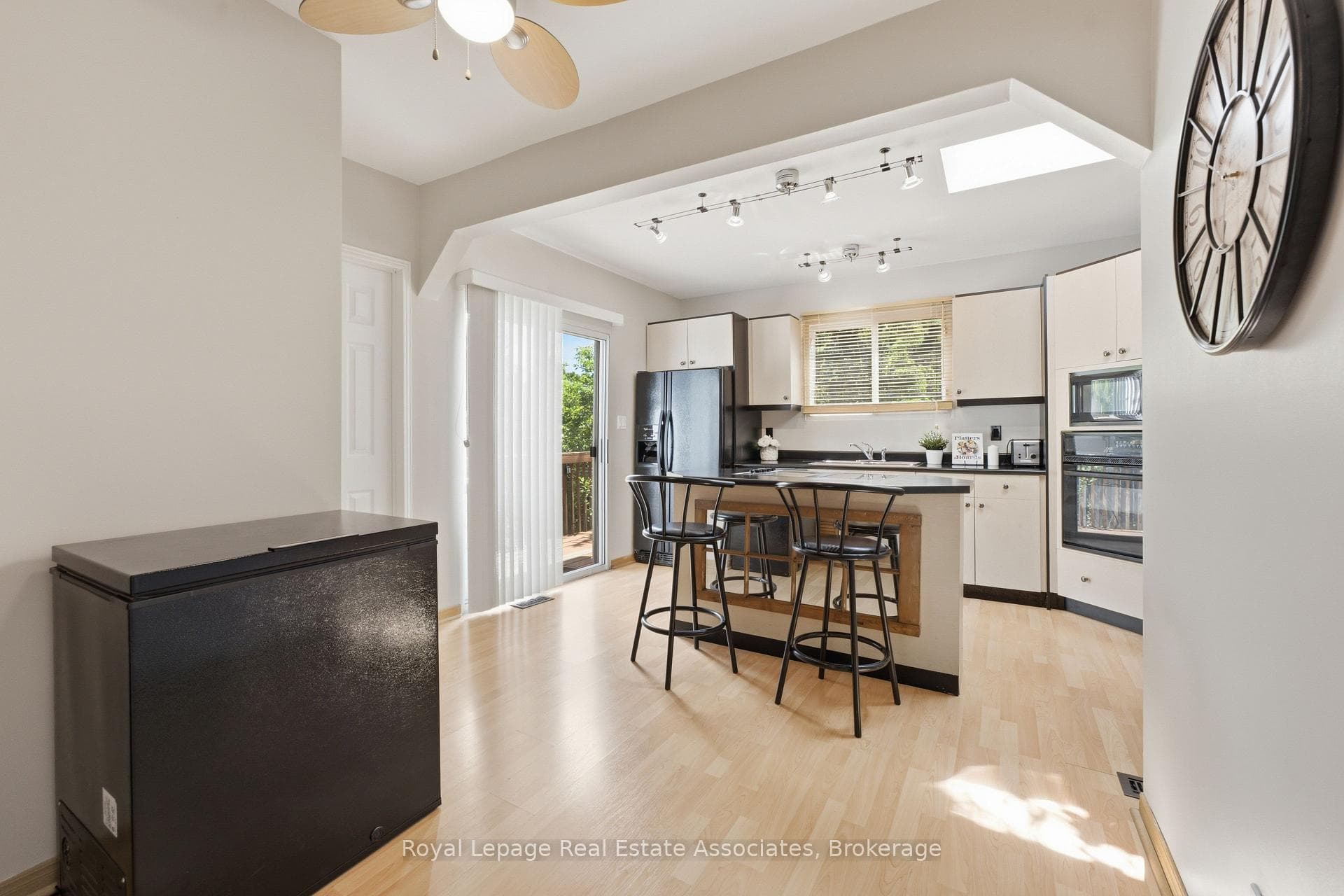 64 Eaglewood Boulevard photo 11