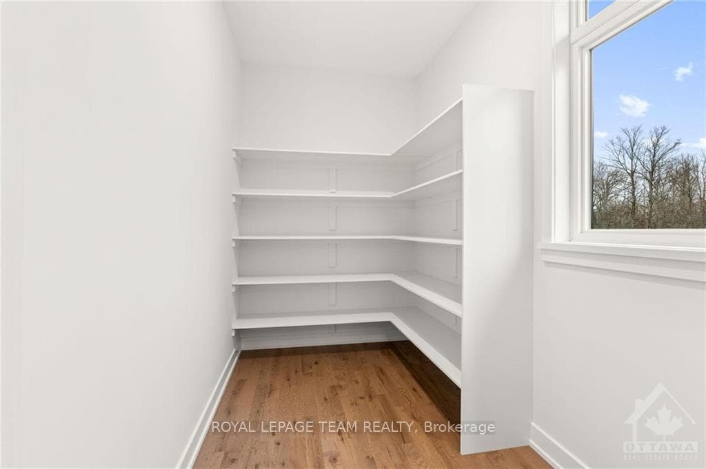131 CASSIDY Crescent photo 8