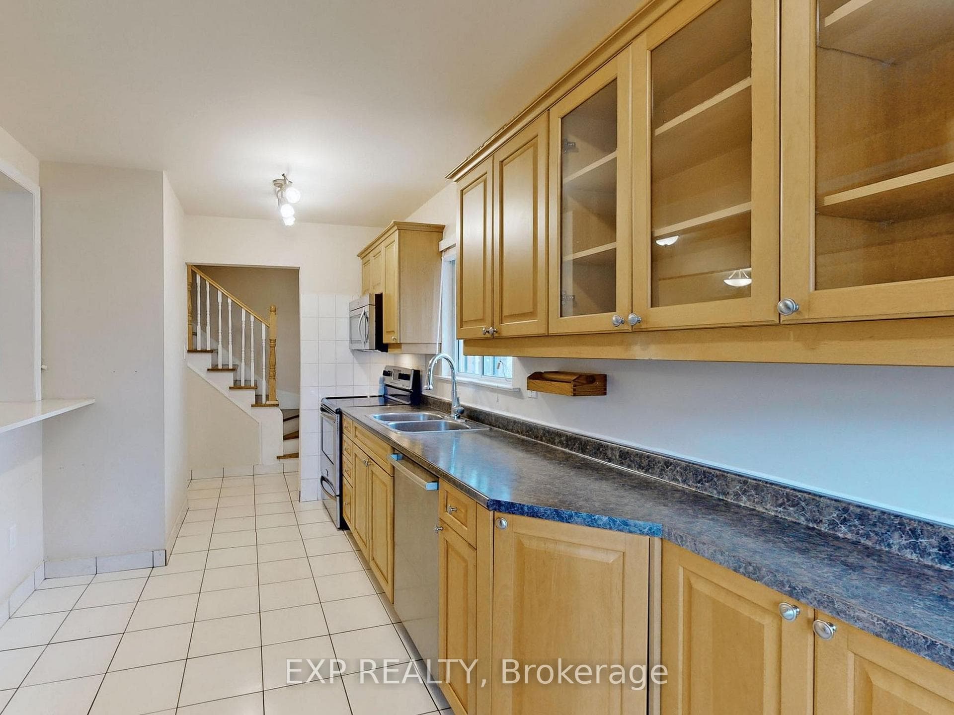 239 Avenue Road photo 8