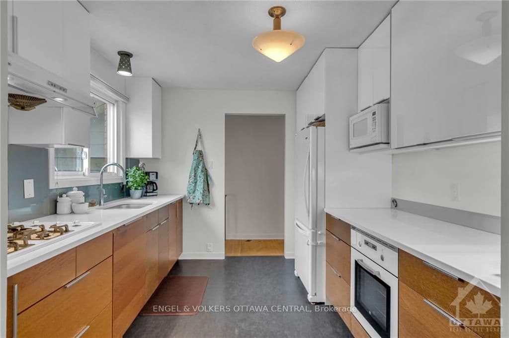 27 MULVAGH Avenue photo 9