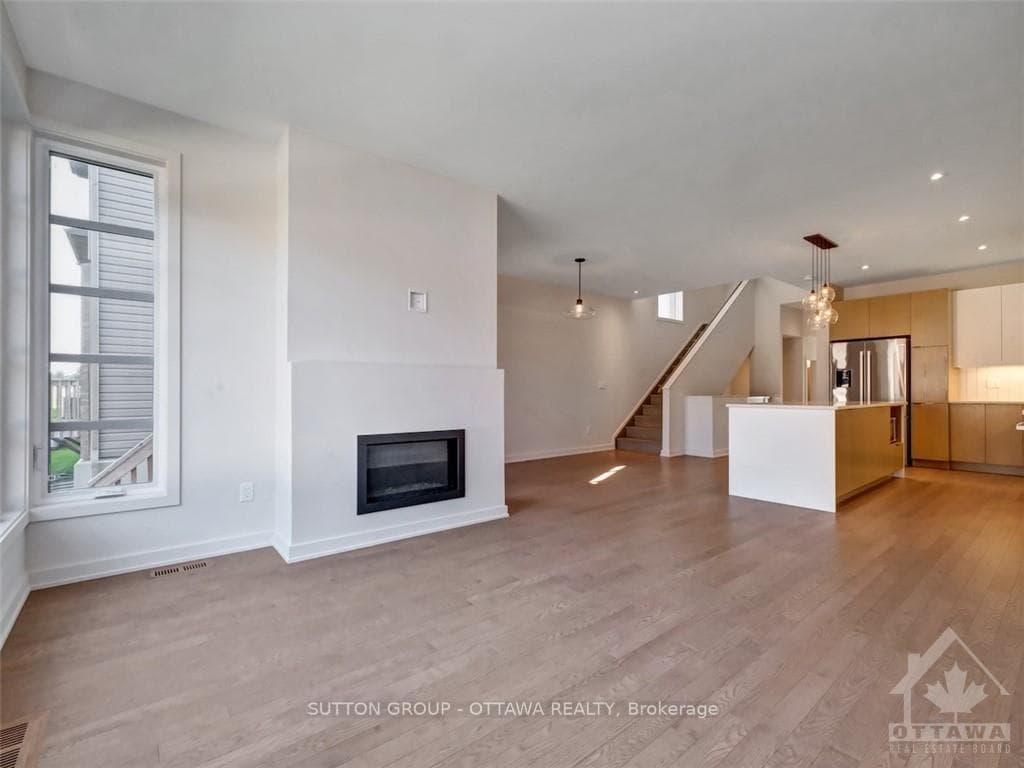 978 ACOUSTIC Way photo 4