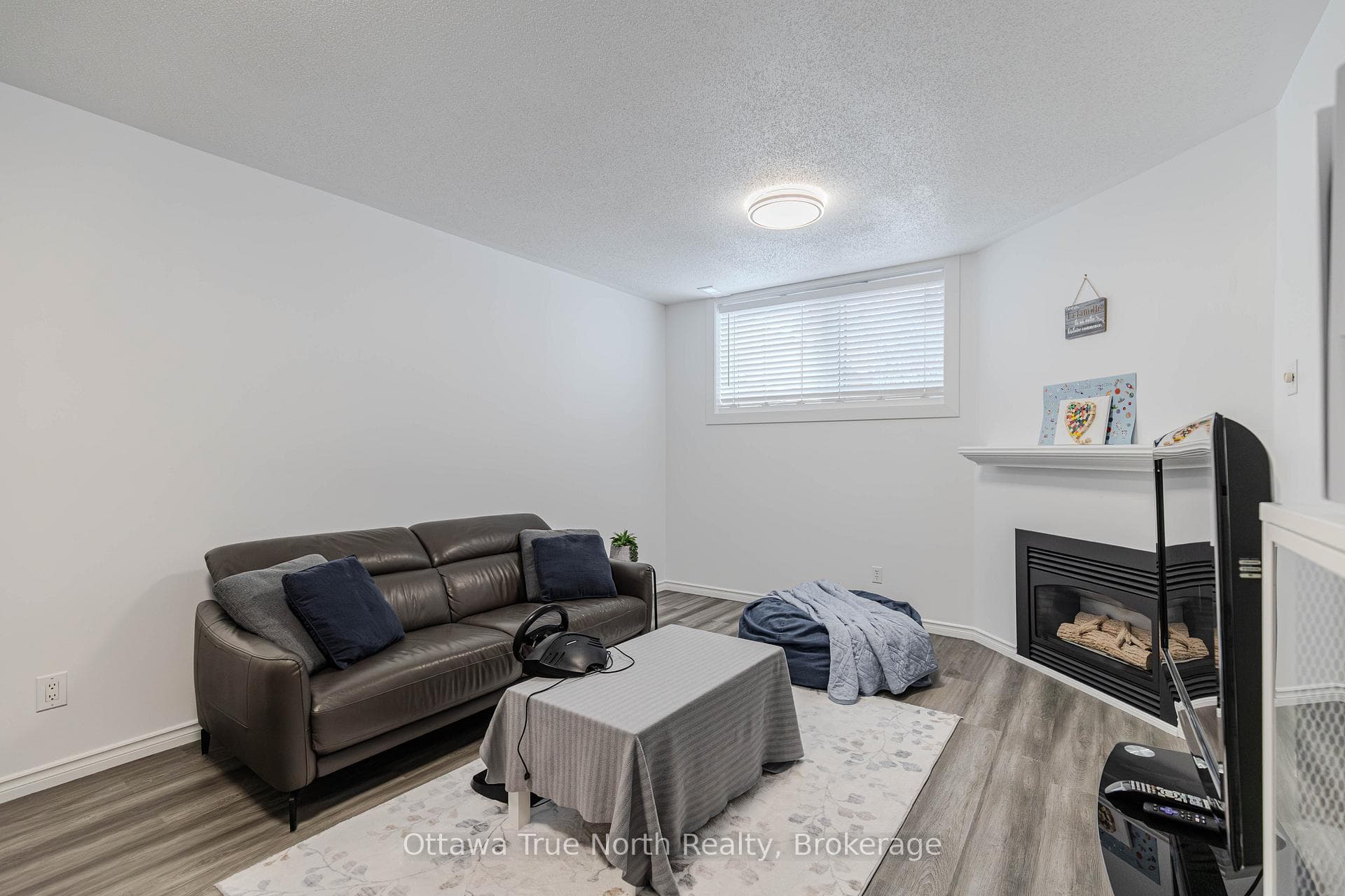 60 Sheppard's Glen Avenue photo 40