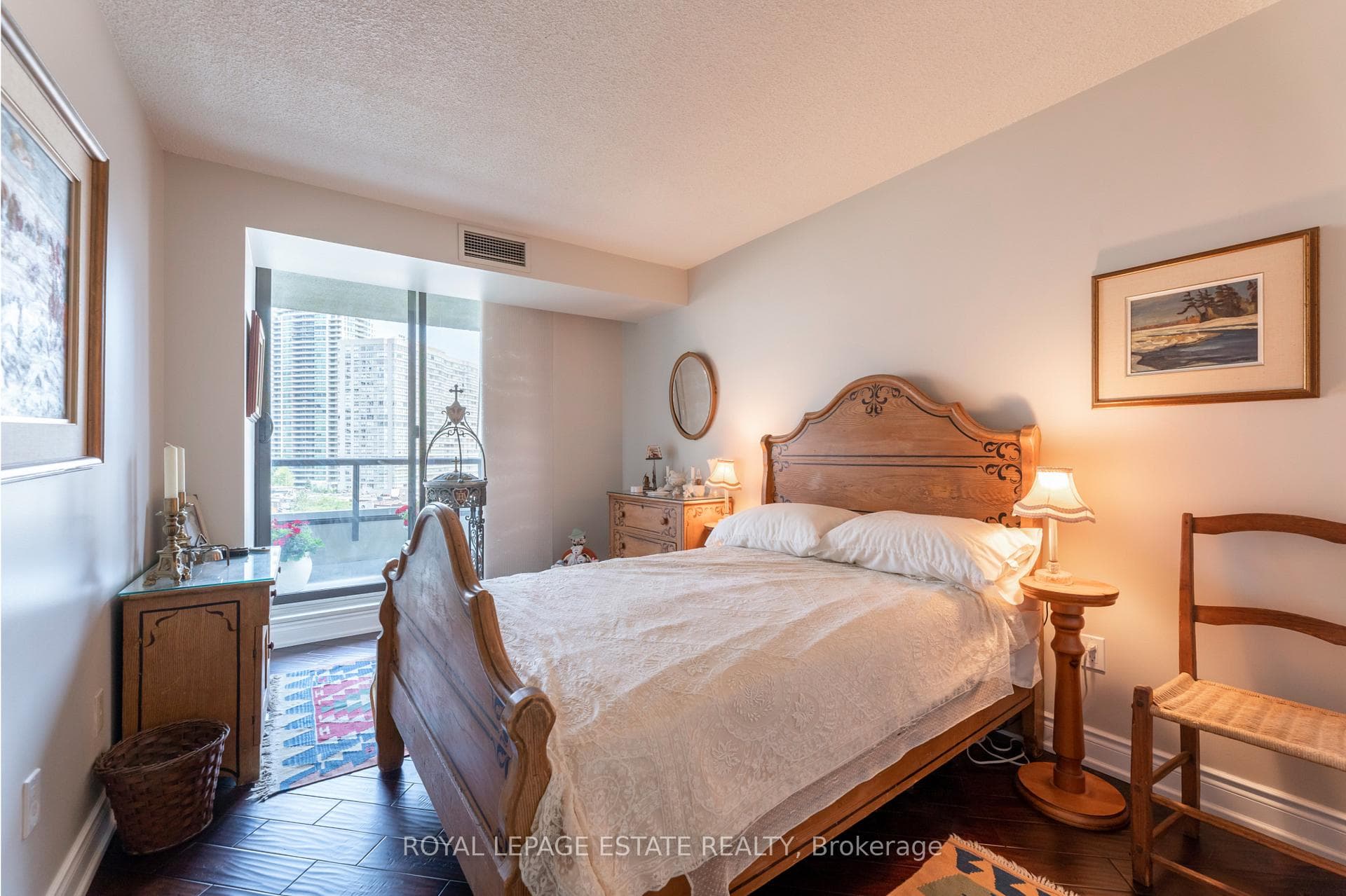 33 Elmhurst Avenue Unit 801 photo 22