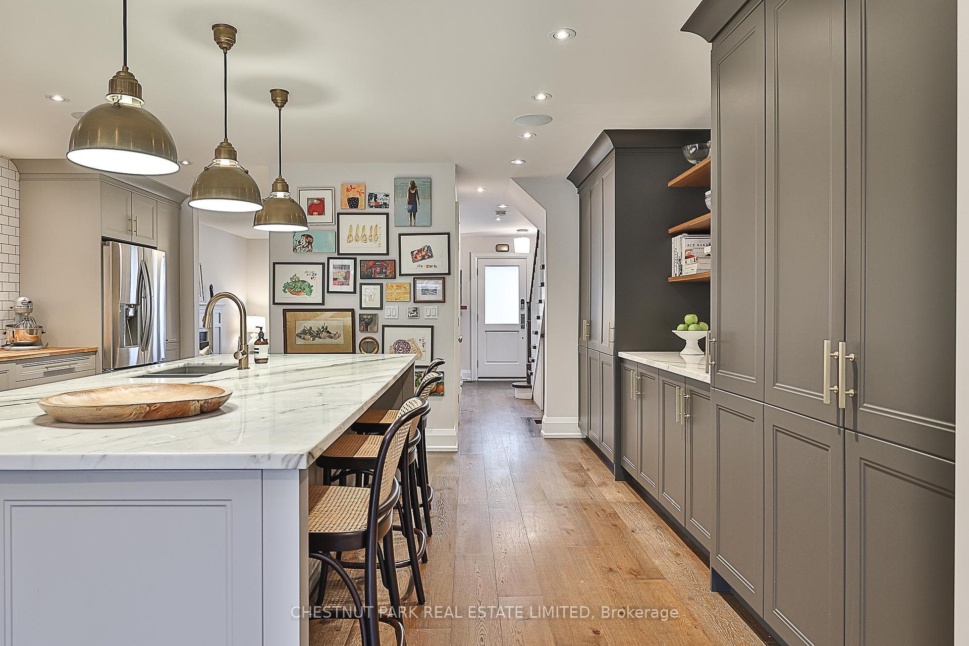 328 Bessborough Drive photo 10