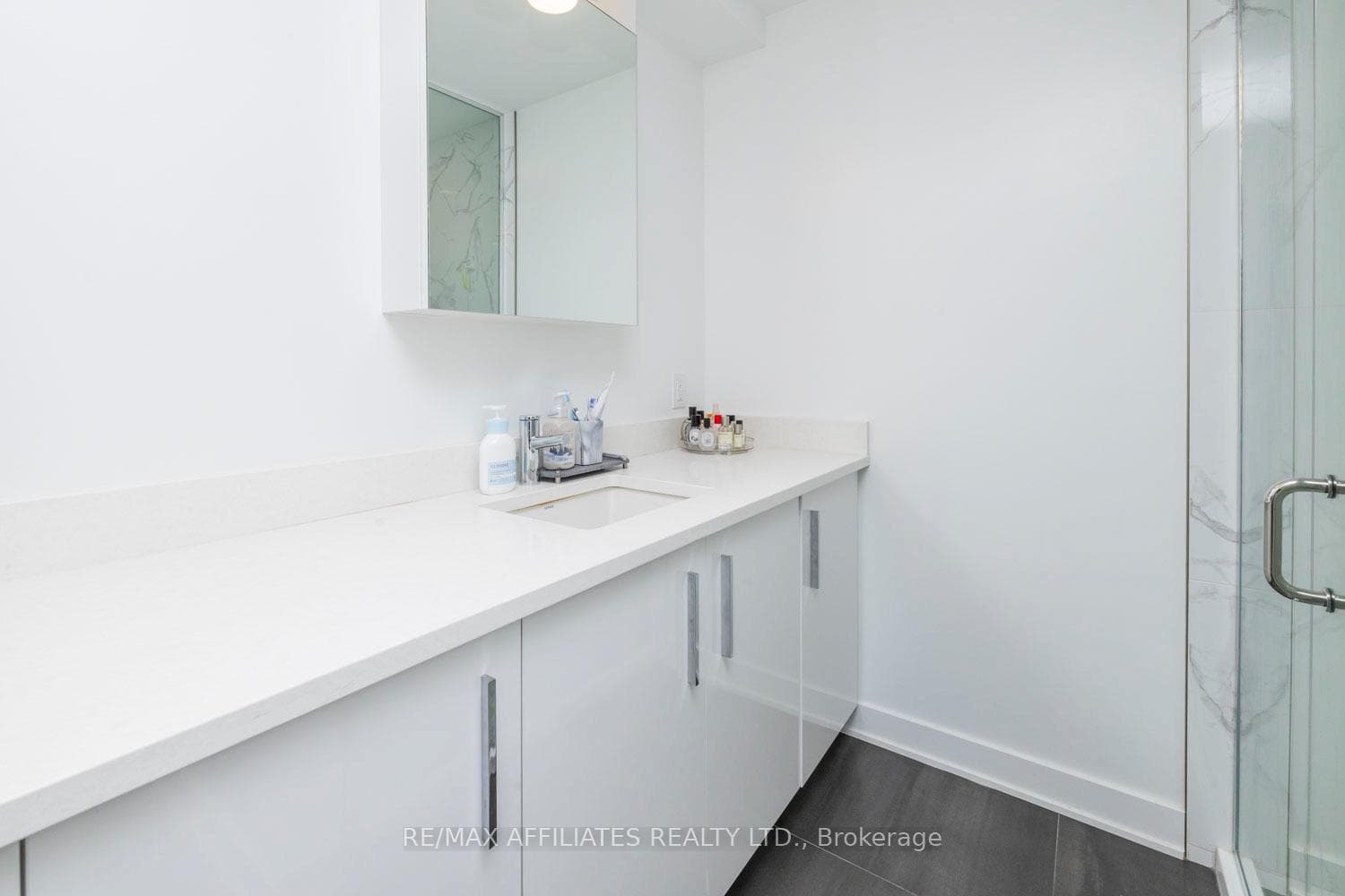 340 Queen Street photo 14