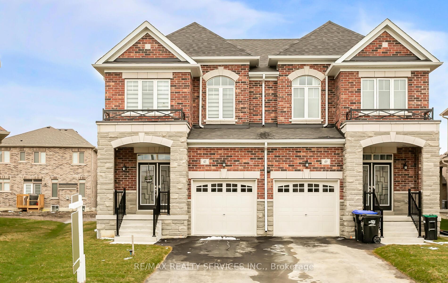 45 Ferragine Crescent photo 1