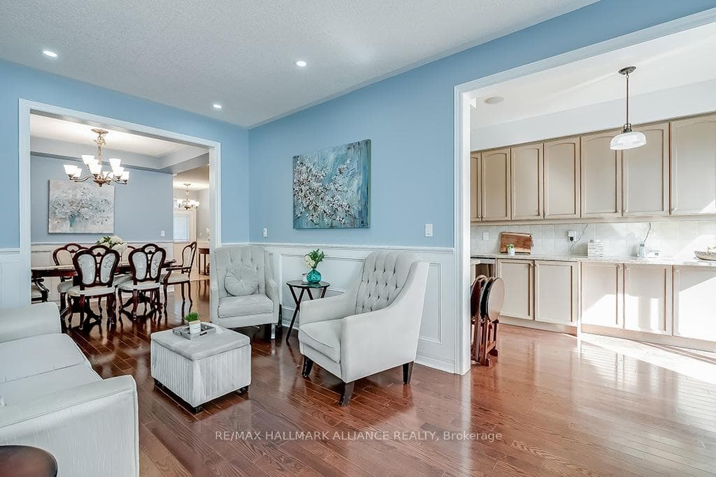 3257 Epworth Crescent photo 9
