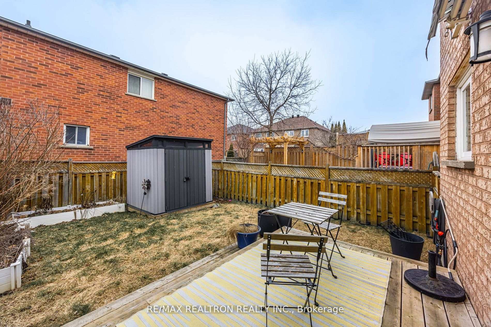 533 Carberry Street photo 28