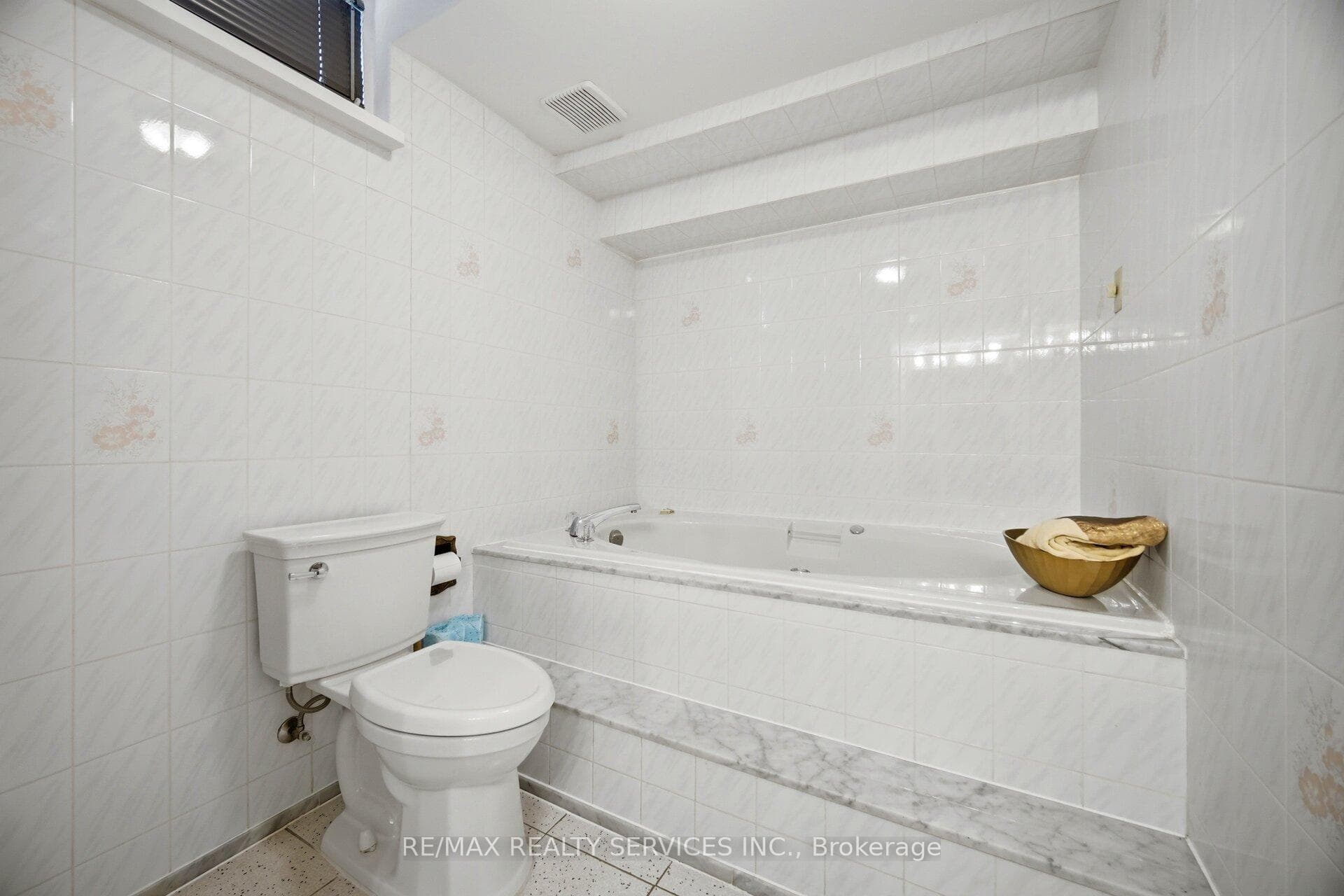 36 Shadywood Road photo 45