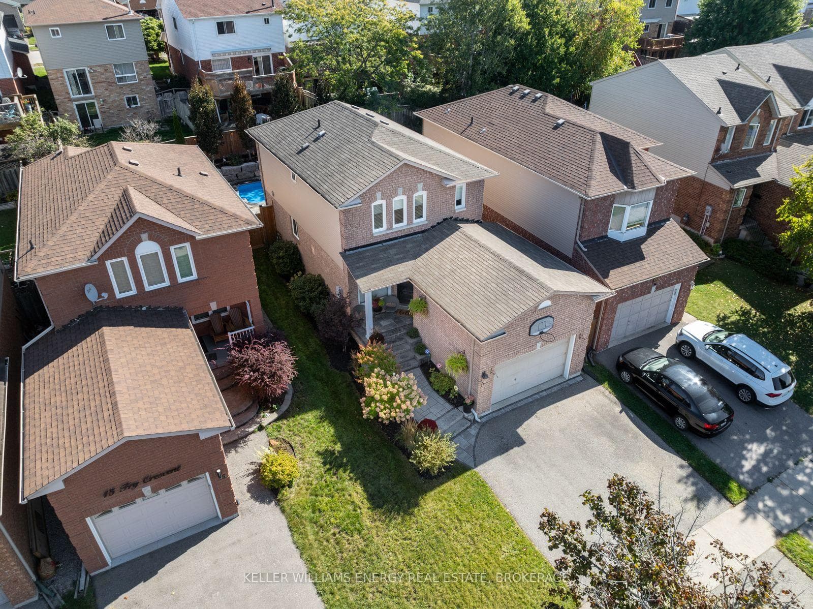 17 Fry Crescent photo 36