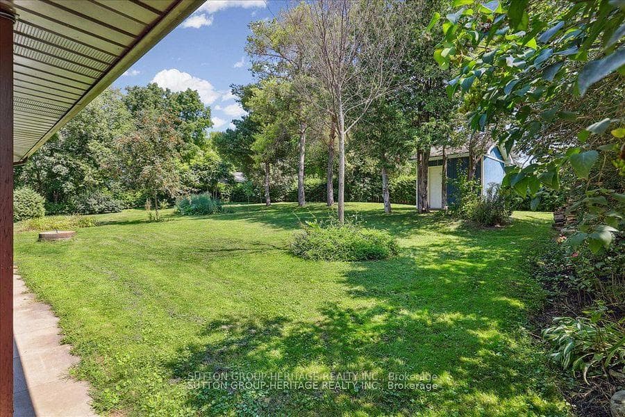 977 Nicholl's Boulevard photo 24