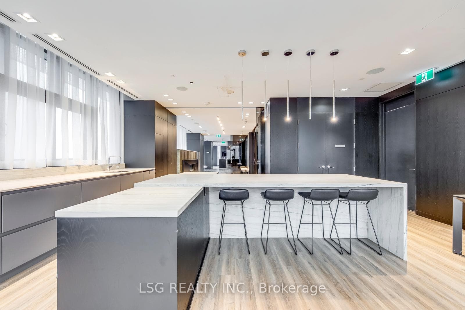 8 Eglinton Avenue Unit 5205 photo 33