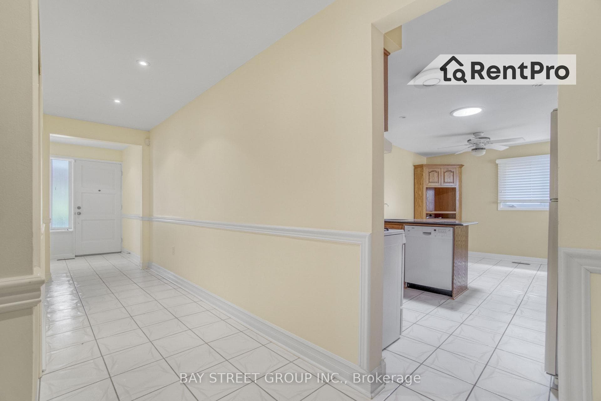360 Chantenay Dr Drive Unit Upper photo 17