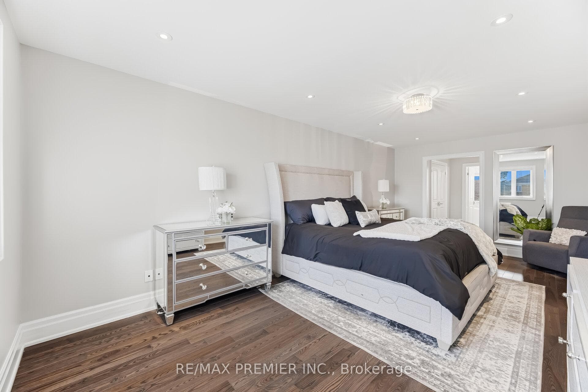 26 Mapes Avenue photo 29