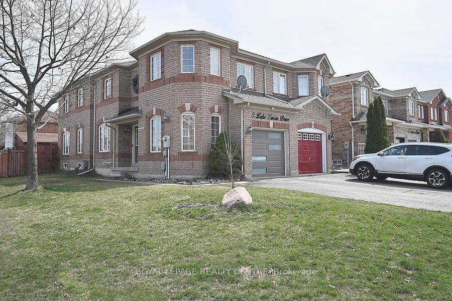 3 Lake Louise Drive photo 1