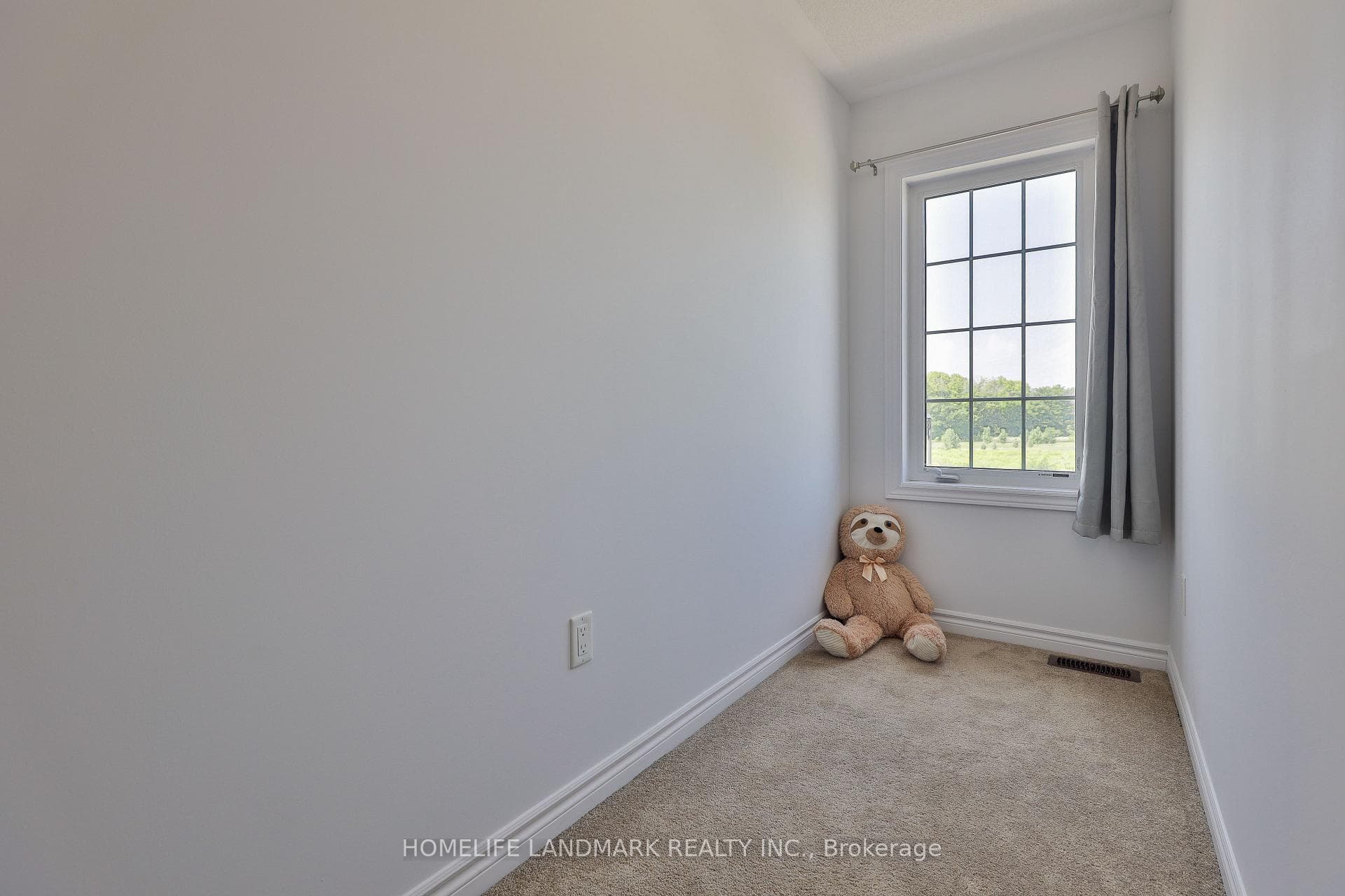 153 Rustle Woods Avenue photo 20