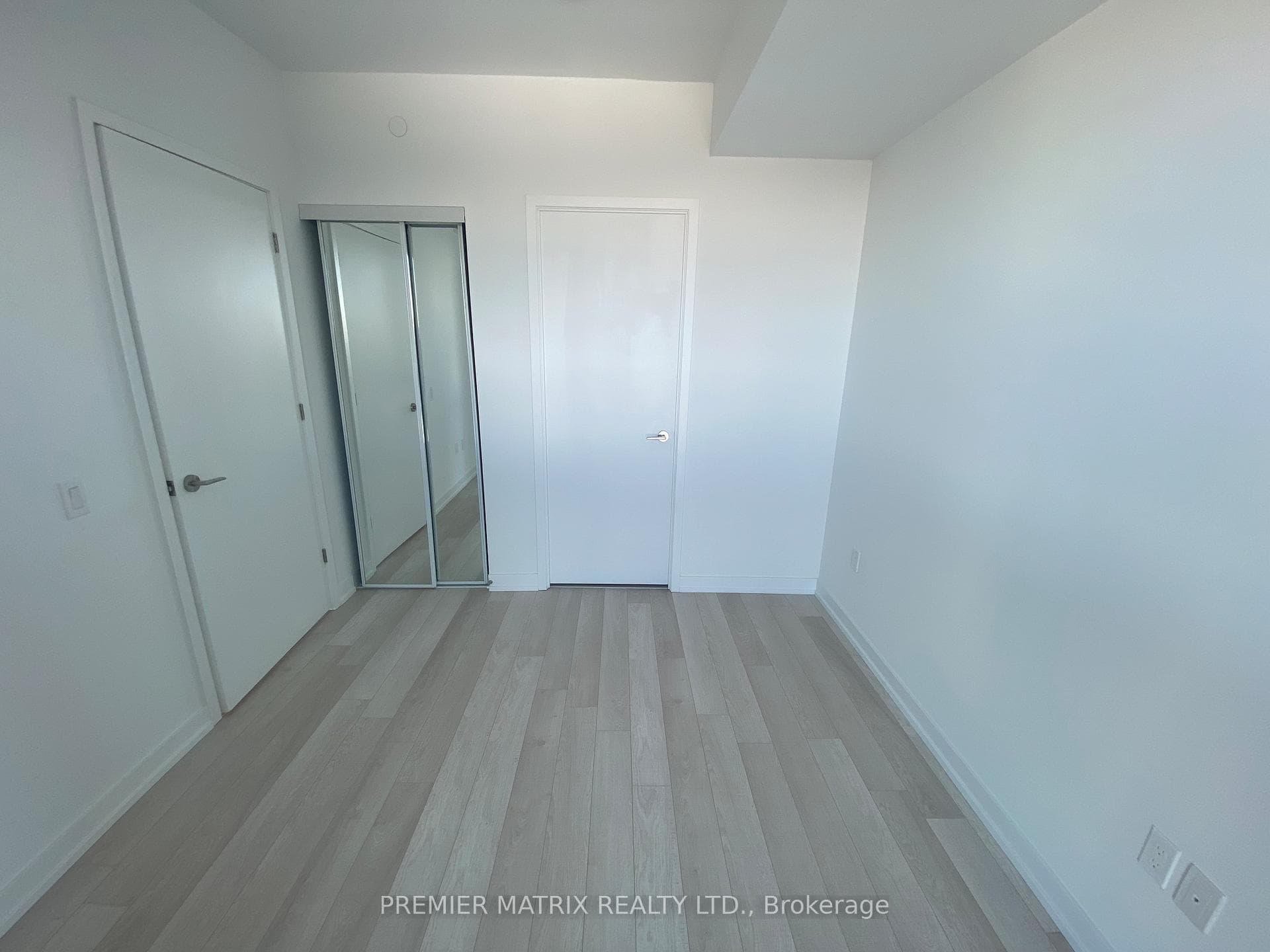 39 Roehampton Street Unit 3807 photo 5