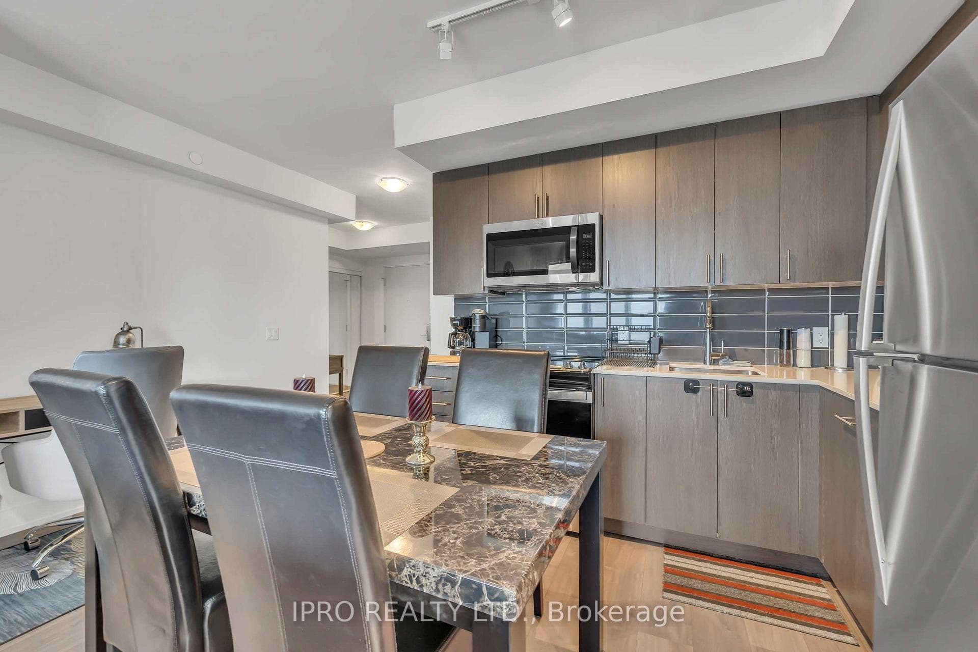 2550 Simcoe Street Unit 1917 photo 13