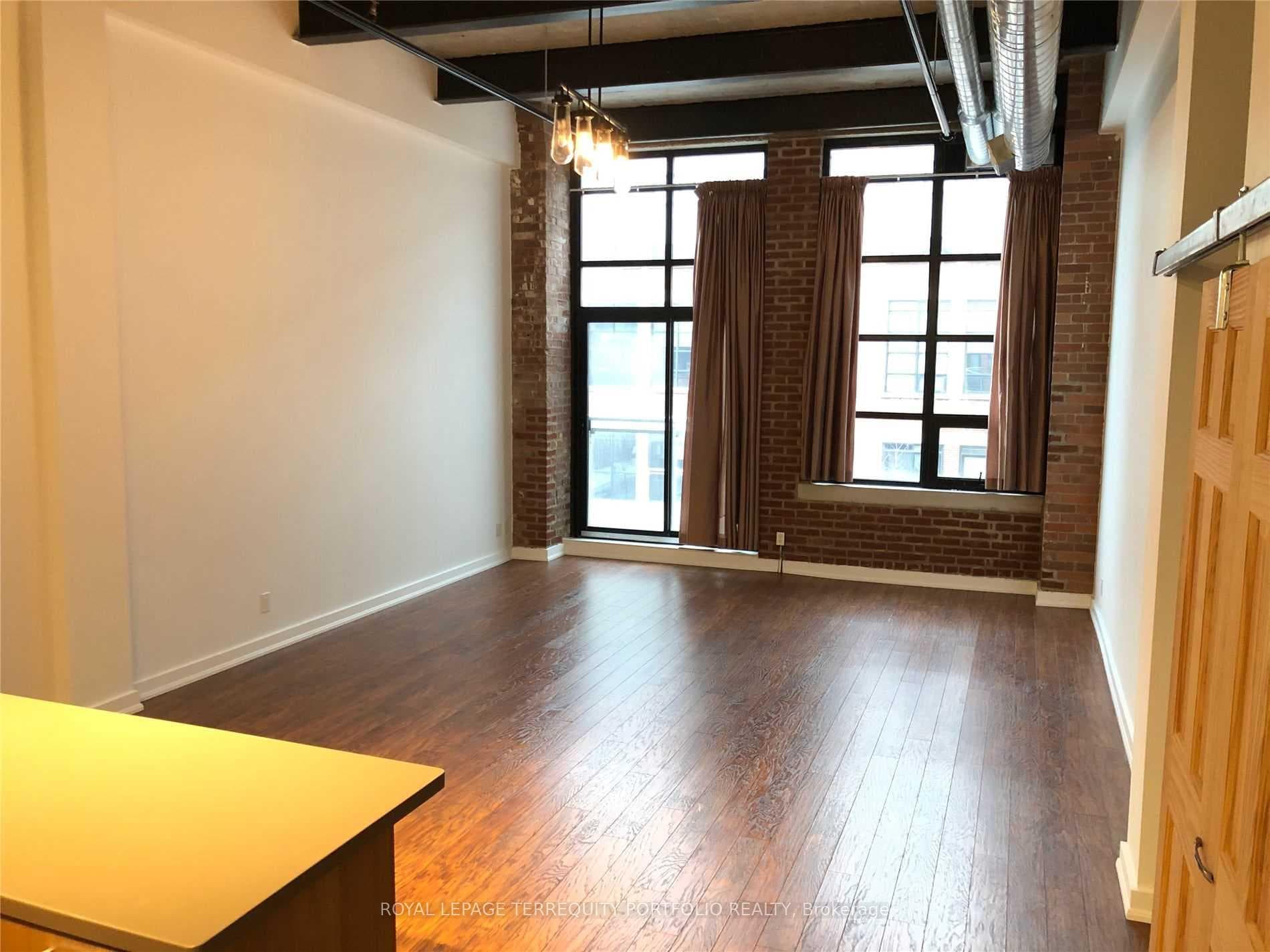43 Hanna Avenue Unit 321 photo 3