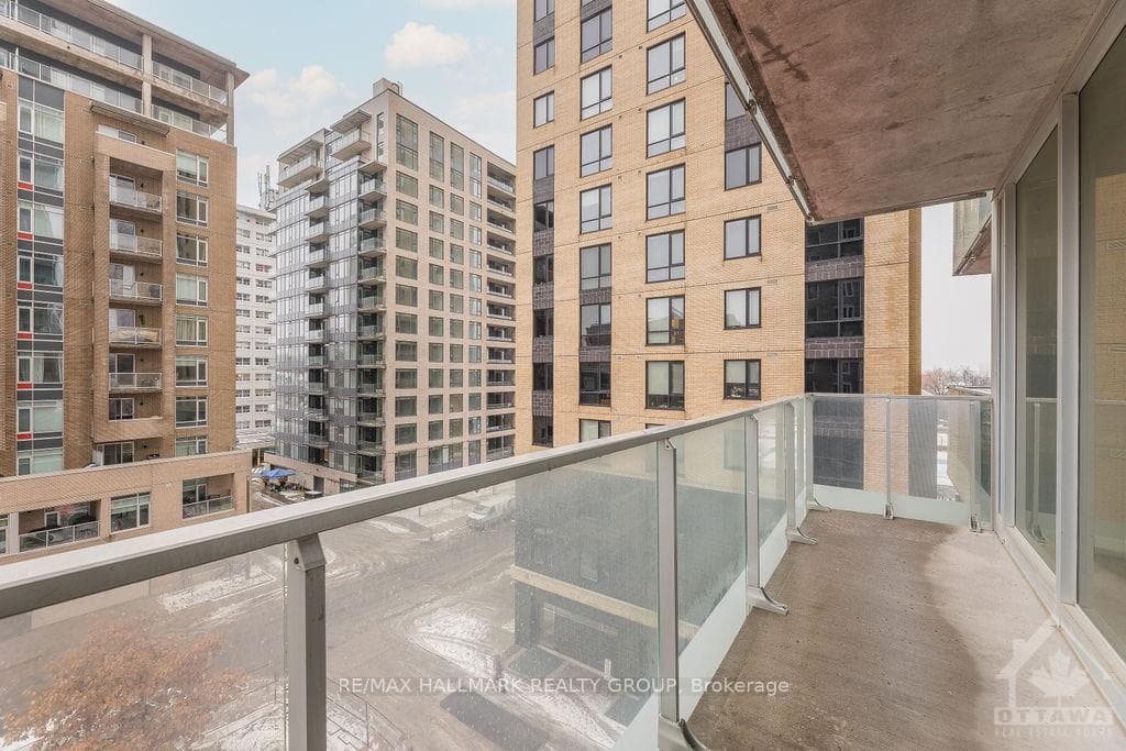 111 CHAMPAGNE Avenue Unit 403 photo 18