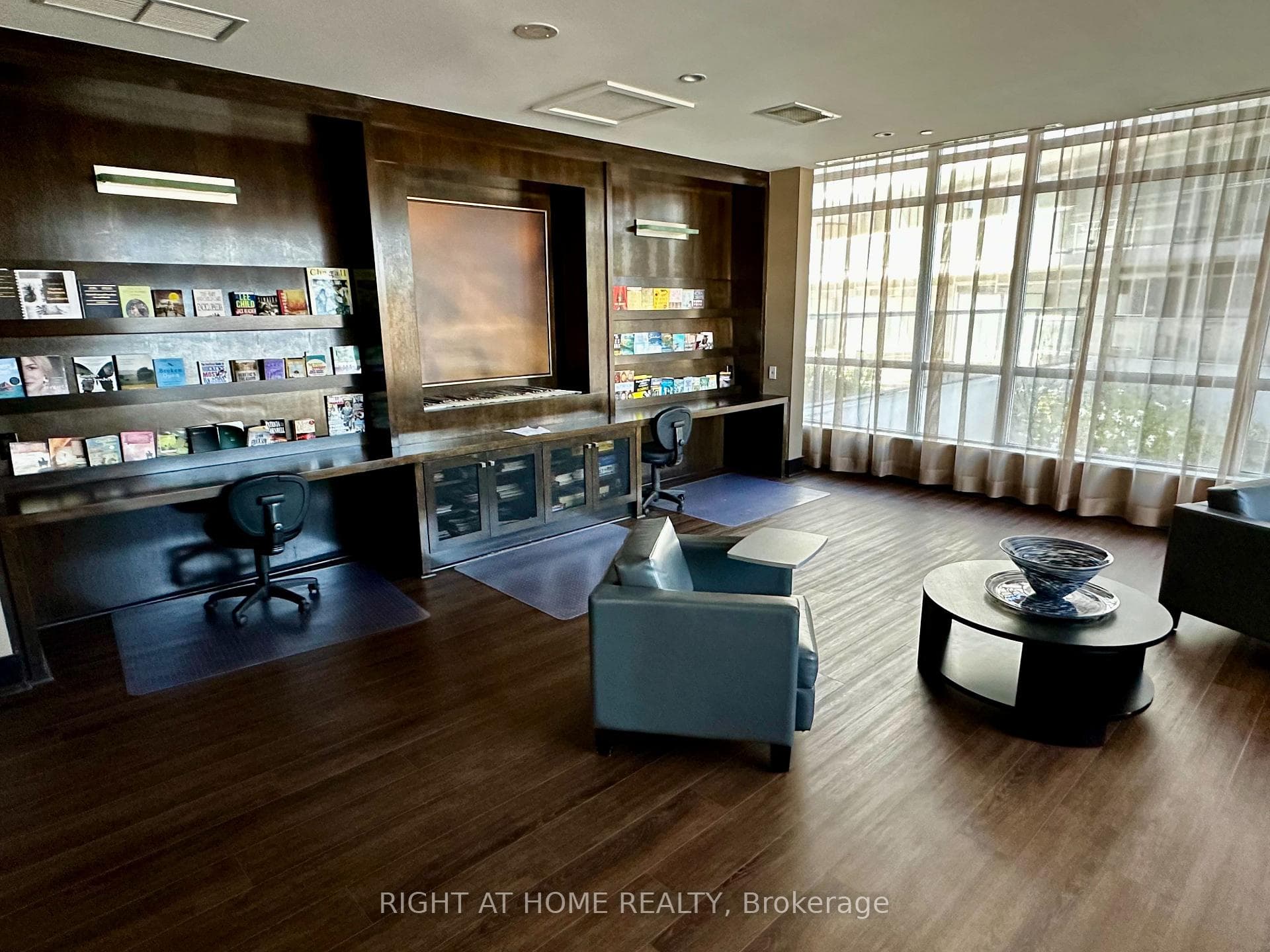 Cyber/Work Lounge